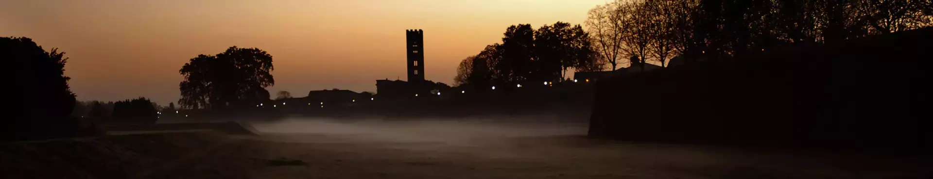 tramonto sulle mura di lucca